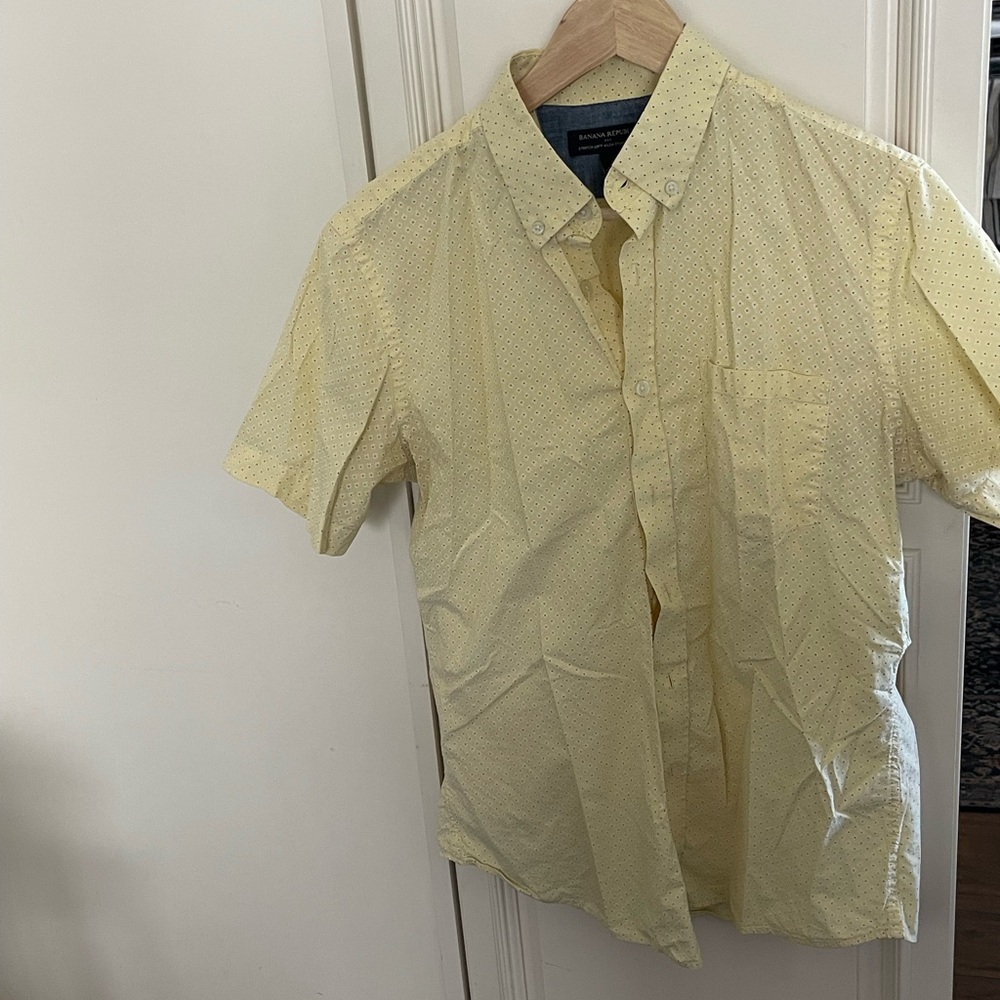 Banana Republic Light Yellow Casual Button-Down Shirt